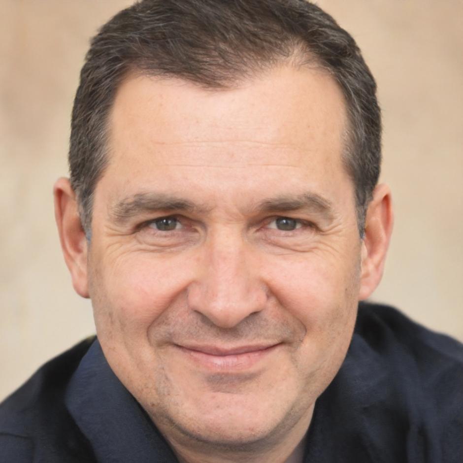 Retrato de Ricardo Vega, analista de tendencias macroeconómicas